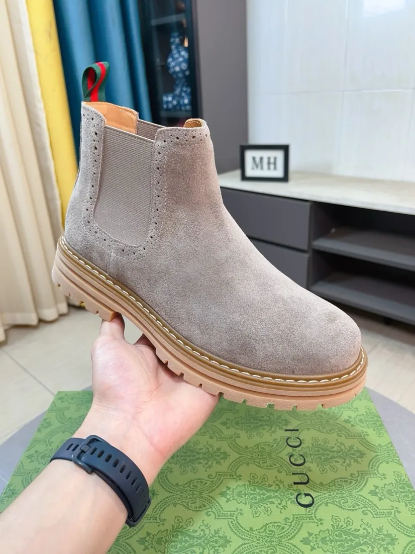 Men's shoes 💰540🌸🌸 (GUCCI) [cow lining plus velvet optional] [can be made without standard] New product Martin boots imported from Canada with full top layer high mercerized frosted fabric, punched using 3D digital technology, high-end and classy, ​​versatile to wear, full of three-dimensionality, close pictures will make you obsessed with the leather. You can't extricate yourself ~ the best on the market.          Fabric: Cowhide/Embossed Lining: Cowhide.          Please make a note when placing an order, sizes: 38-44 (37, 45, 46 can be customized and cannot be returned or exchanged) 5 colors available; black, gray, khaki, coffee, and earthy yellow